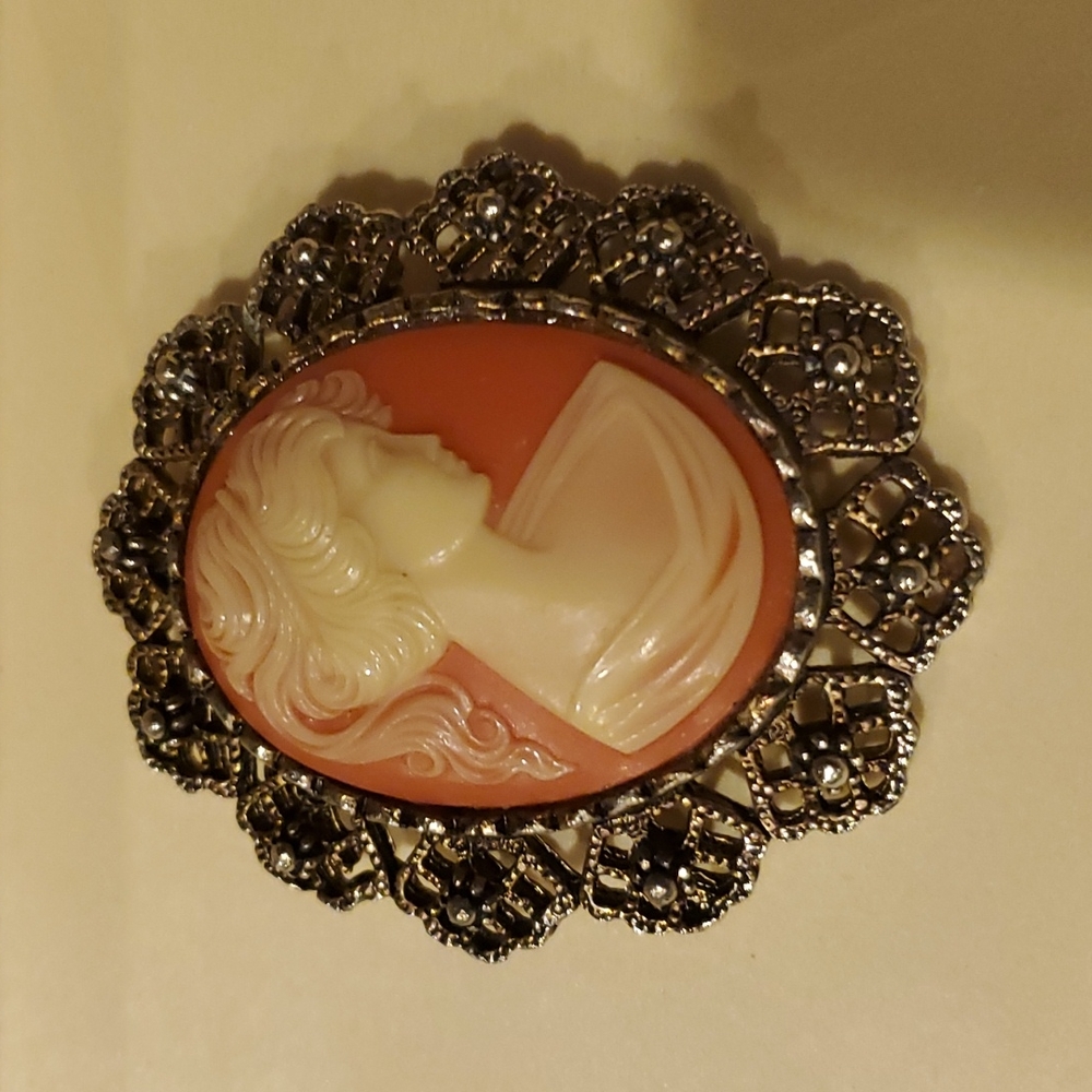 Vintage Cameo Brooche